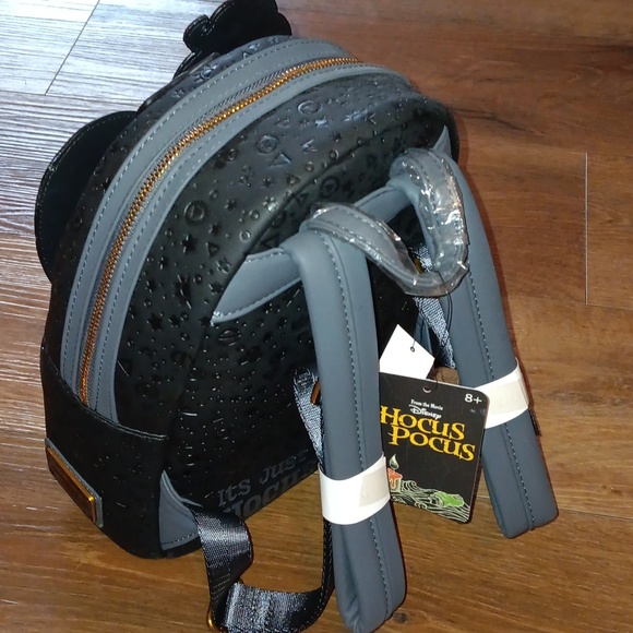 NWT Loungefly Hocus Pocus Backpack - Picture 4 of 12